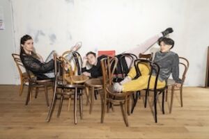 die apokalyptischen tänzerin*nen - Ha Ha Haltung  Ein satirisches Nach-oben-Treten